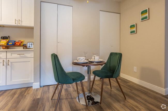 1BR, 1BA - 560 SF