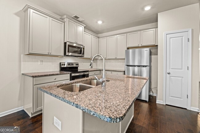 Photo - 3400 Highbury Way