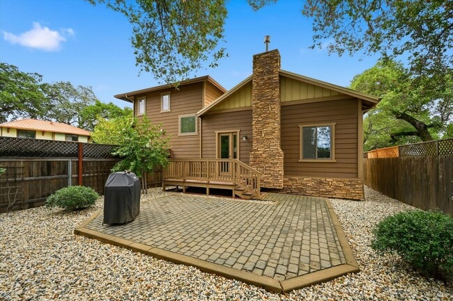 Photo - 155 Rosebud Ln