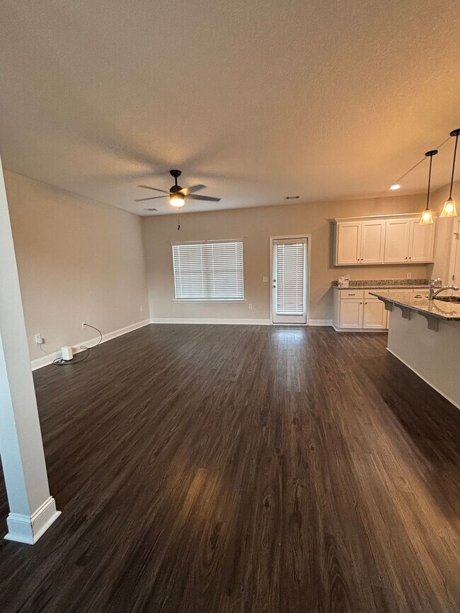 Photo - FOR RENT