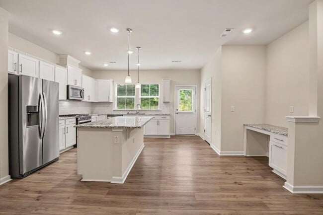 Building Photo - 909 Falls Grove Trl