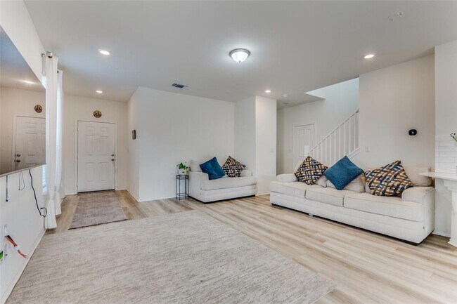 Photo - 1109 Aronia Ln