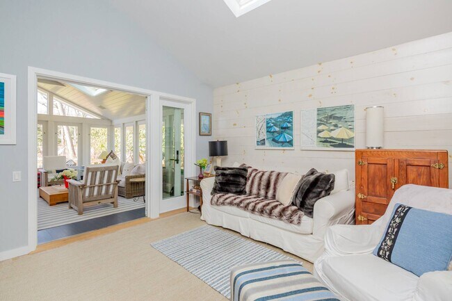 Photo - 1137 Springs Fireplace Rd