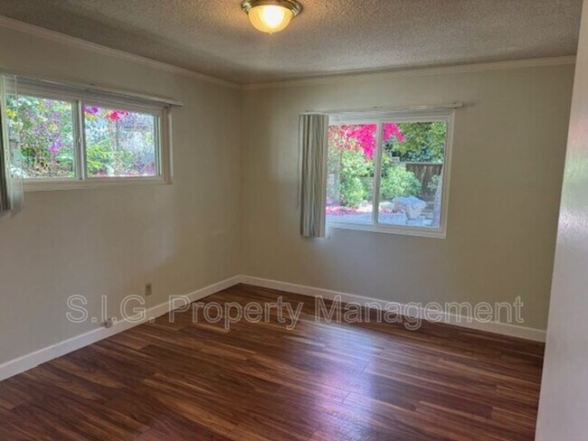Photo - 2279 Saranne St