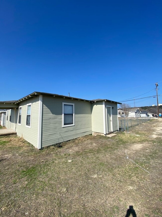 Photo - Charming newly renovated 3 bedroom 2 bath ...