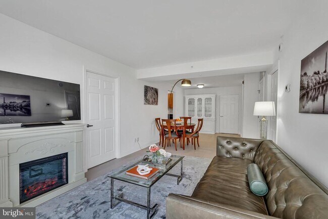 Photo - 3401 38th St NW Unit 407