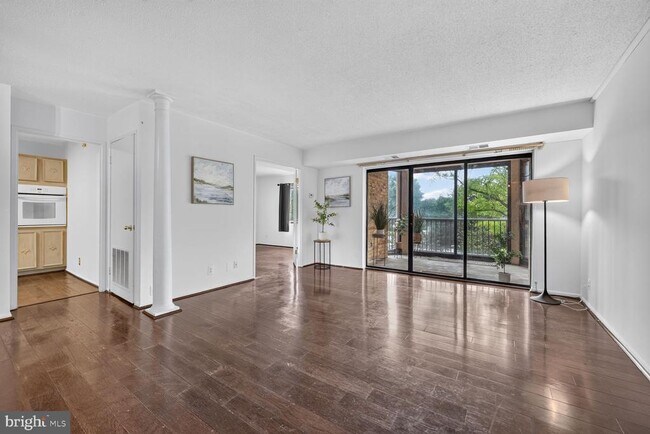 Photo - 5901 Mt Eagle Dr Unit 301