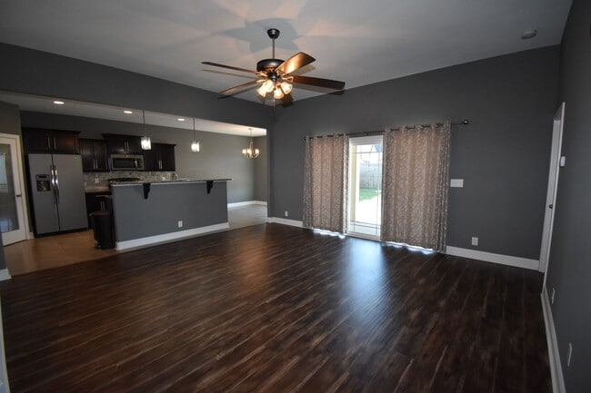 Photo - 4 Bedroom 2 Bath Pet Friendly Home For Rent!