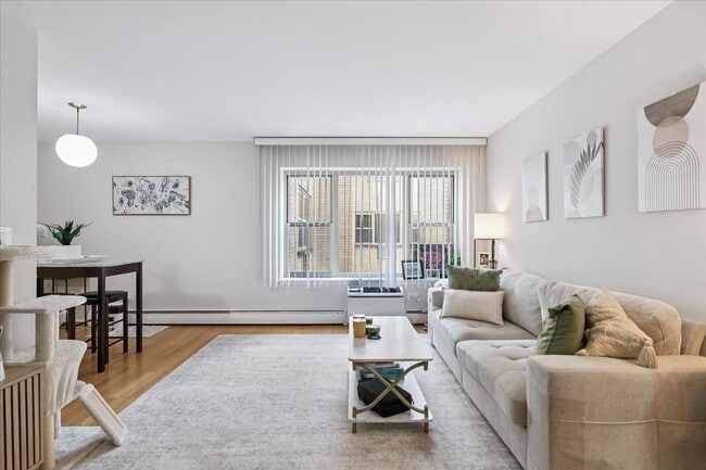 Photo - 420 W Aldine Ave Unit 404