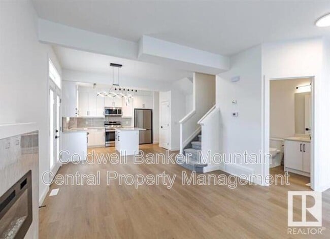 Photo - 10008-10162 162 St NW