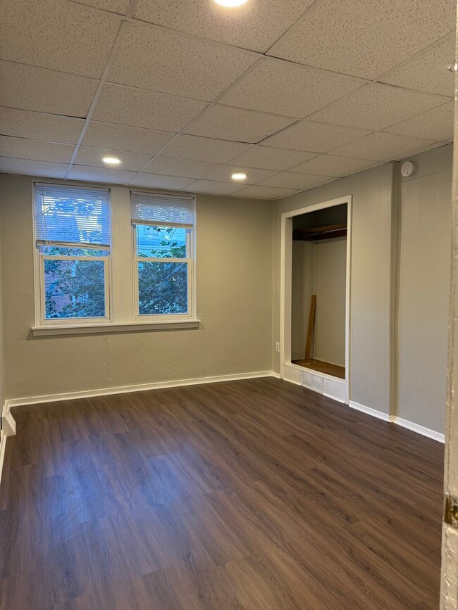 1st level bedroom # 1 - 1644 Westmont Ave Unit 2nd Floor