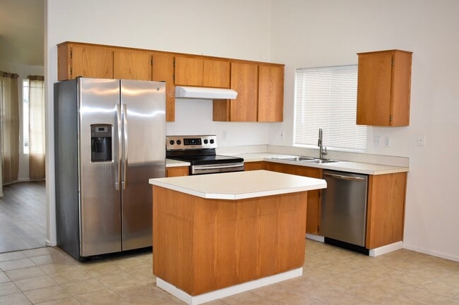 Photo - Great 3BD Ranch in Orchards- Gorgeous Laminate Floors Throughout!