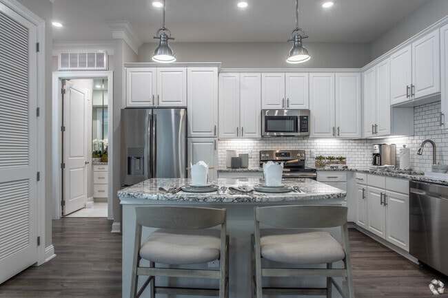 Building Photo - Live in Luxury: 2-Bed, 2-Bath Steps from D... Unit 21AN2 Rental
