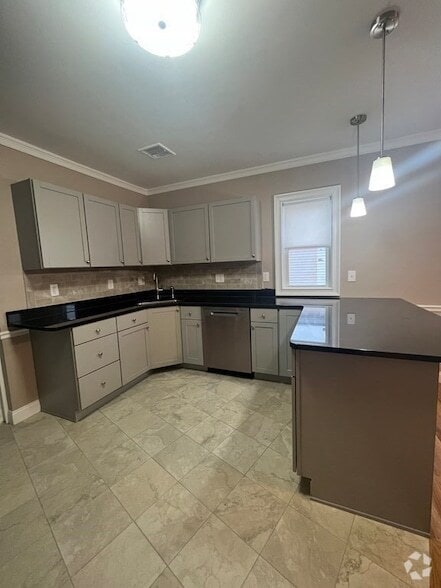 Building Photo - 62 Union St Unit 3 Rental