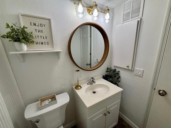 Photo - 3700 S Osprey Ave Unidad 112