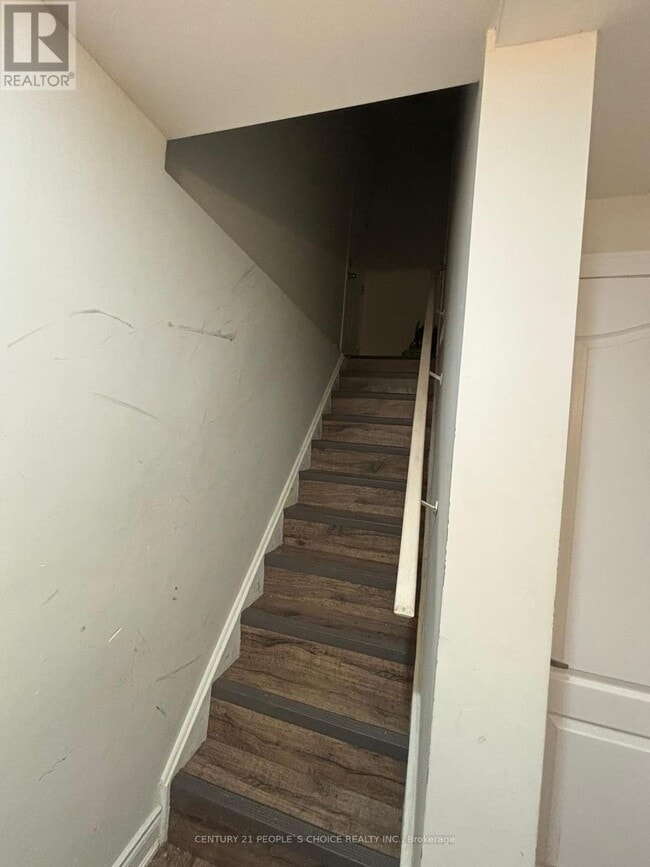 Photo - 287 Hinton Ter