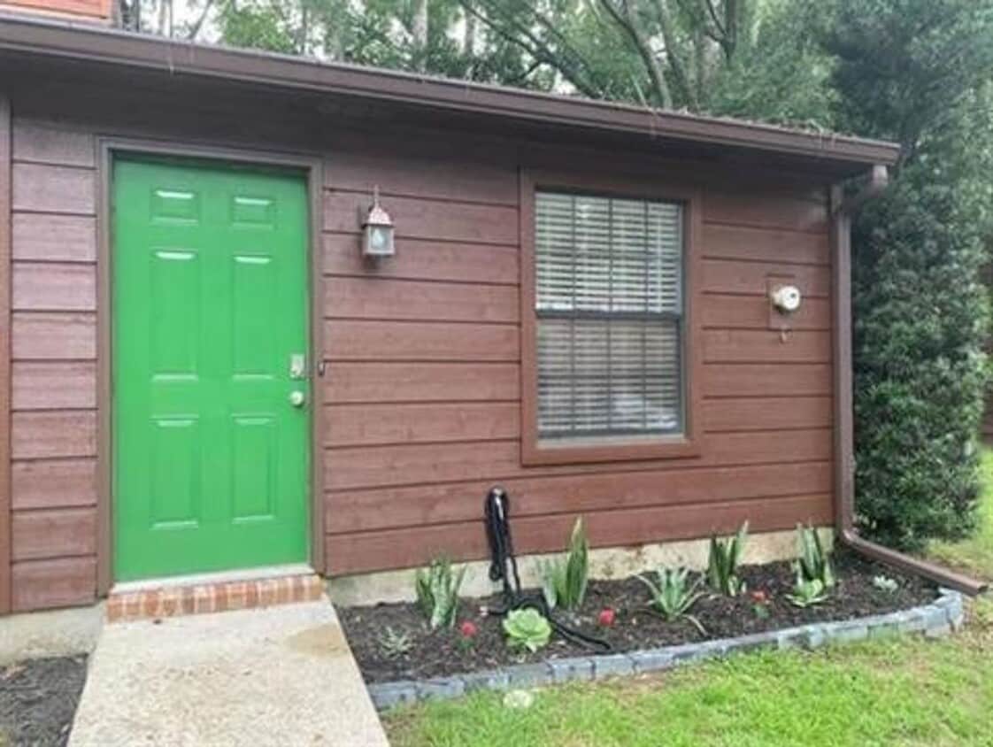 Modern Townhouse Just Minutes from Campus! - Modern Townhouse Just Minutes from Campus!