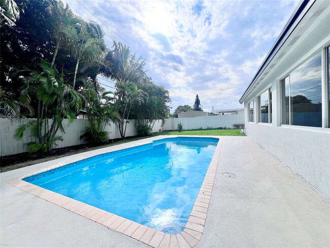Building Photo - 16125 SW 98th Ct Rental