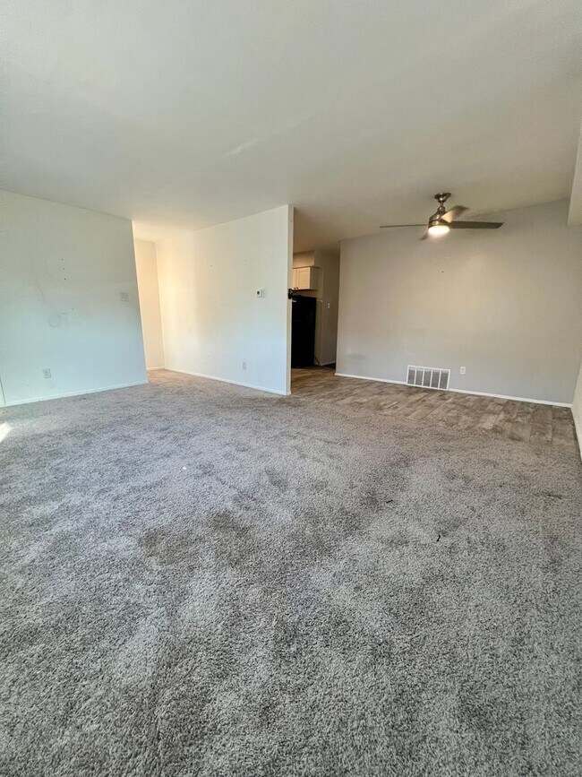 Photo - 585 Allengrove St Unidad 2