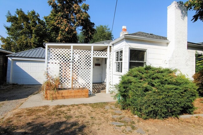Photo - Charming 3 Bedroom, 2 Bath House For Rent!!