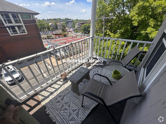 Building Photo - 21 Sartwell Ave Unit 3 Rental