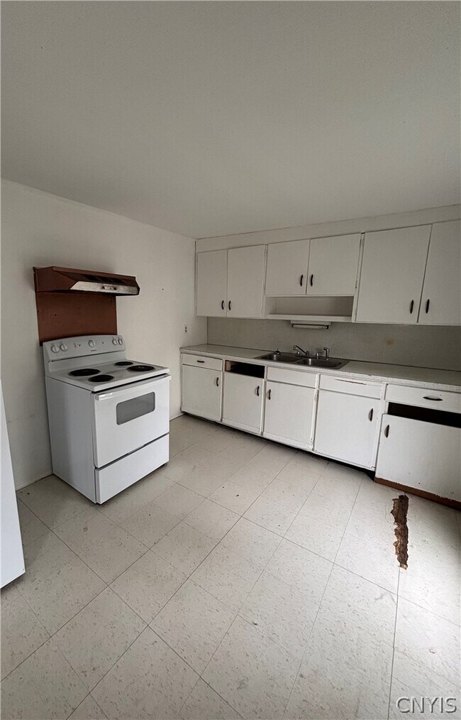 Photo - 131 West St