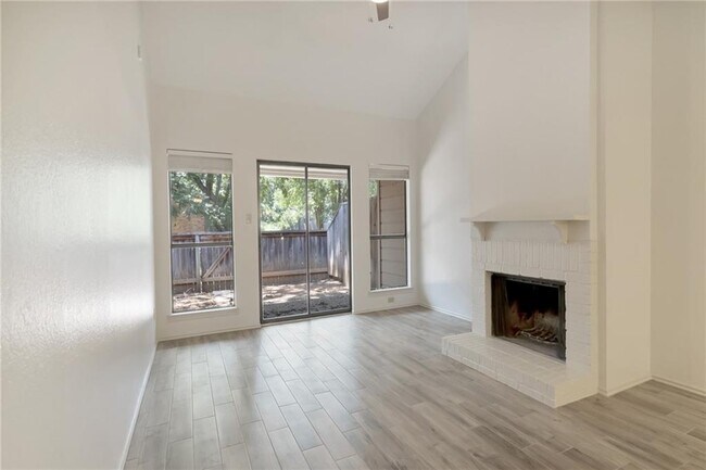 Photo - 7211 Lakewood Dr Unidad D-114