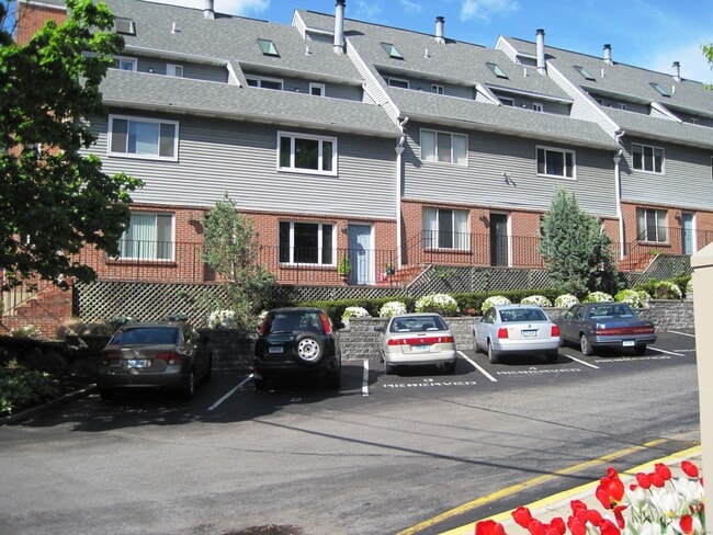 Building Photo - 61 Grove St Unit APT E
