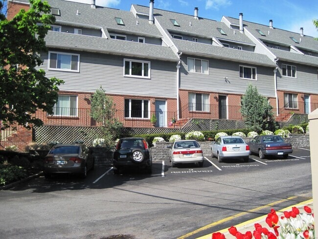 Building Photo - 61 Grove St Unit APT E