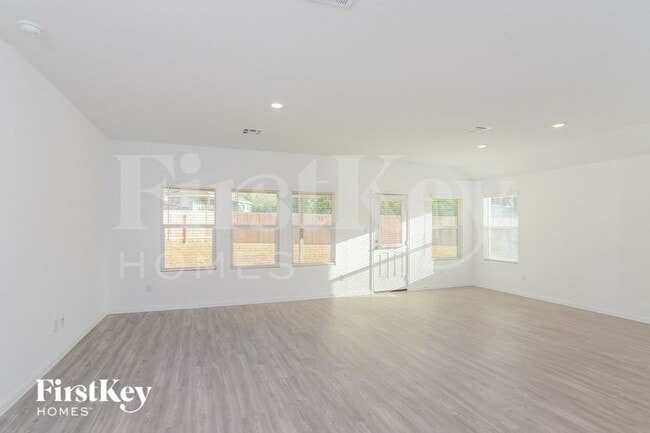 Photo - 6141 Treadle