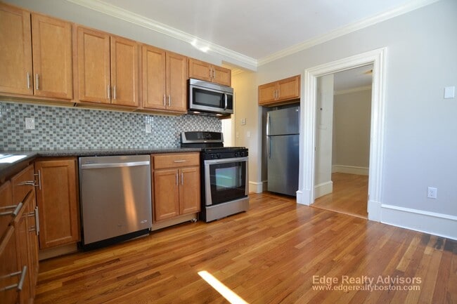Building Photo - 33 Bigelow St Rental