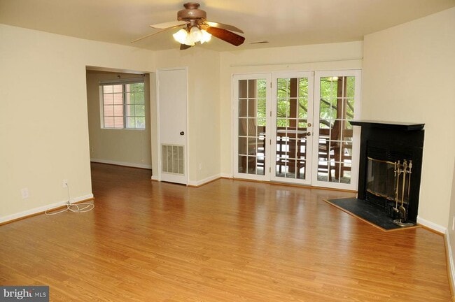 Building Photo - 4906 Columbia Rd Unit 8125