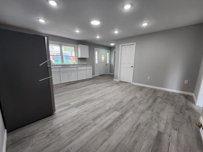 Photo - 128 Henderson St