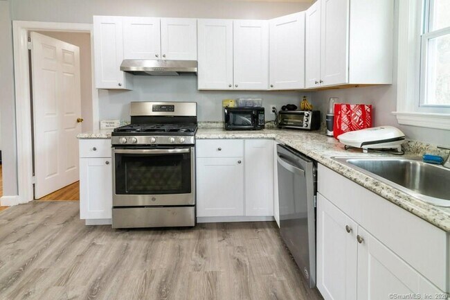 Photo - 100 Waller Rd