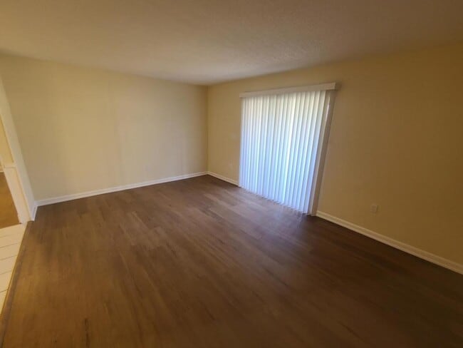 Photo - 254 Ulster Ln