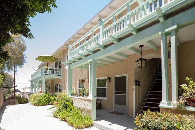 Building Photo - Charming 1 BR with AC in Bankers Hill with Onsite Laundry Unit 02