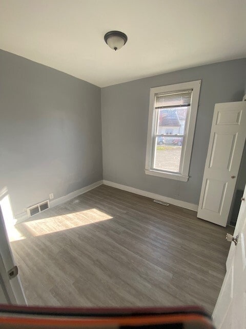 Photo - 83 Burlington Ave Apartamentos Unidad Lower Rear