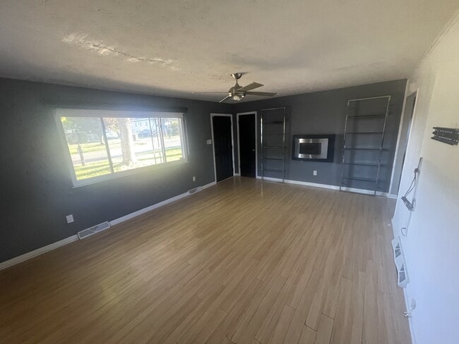 Photo - 221 Teel Rd