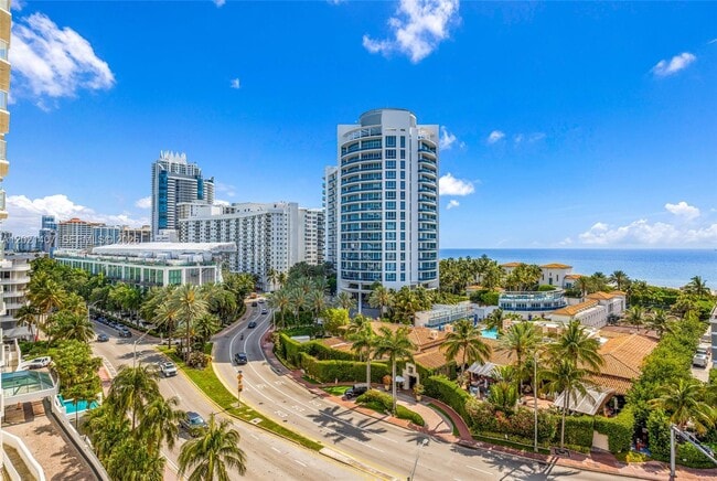 Building Photo - 5880 Collins Ave Unit 1007