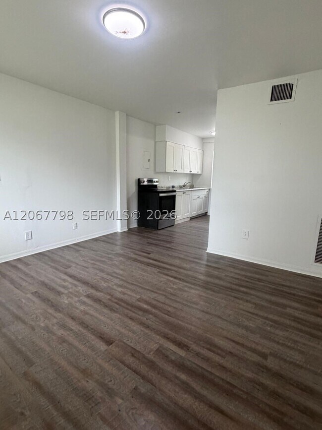 Photo - 670 NE 88th St Unit 5