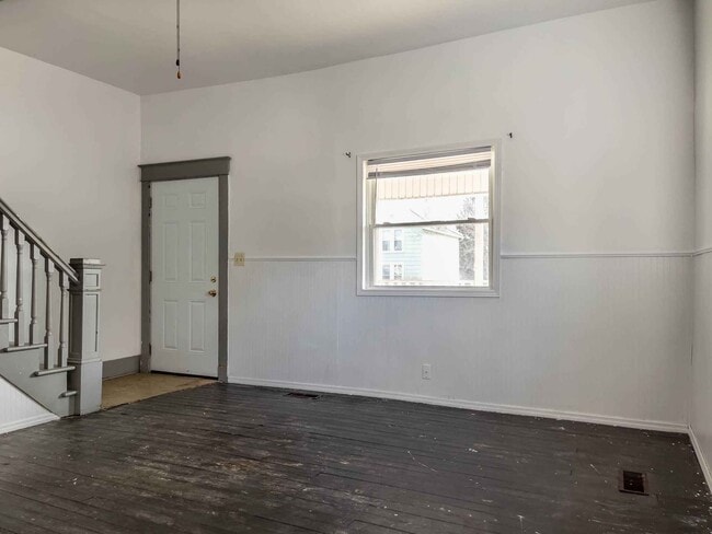 Building Photo - 320 W Church St Unit 322