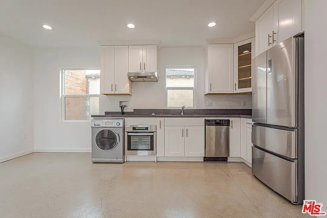 Kitchen + Washer/Dryer - 2116 W 93rd St (Los Angeles, CA)