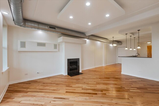 Photo - 3550 W Montrose Ave Unit 408