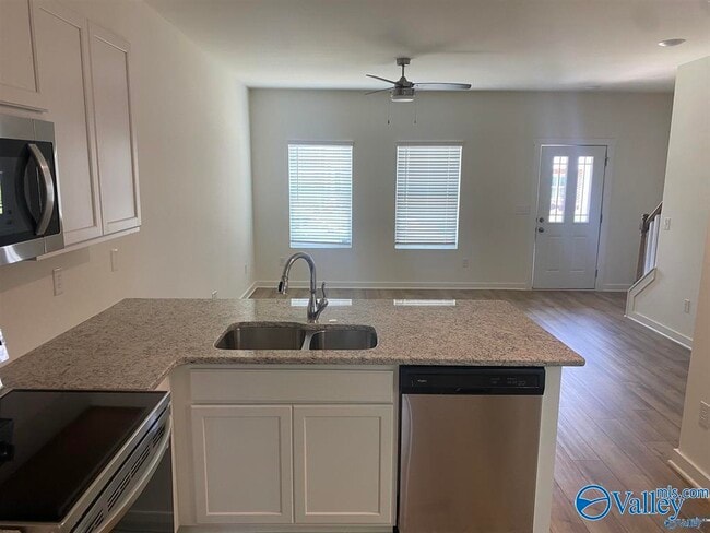 Photo - 425 Falls Pointe