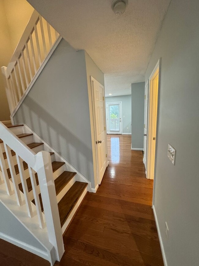 Photo - 1422 Founders Way