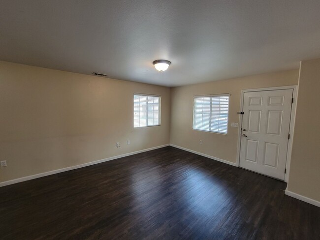 Photo - 2313 W Lark Ave Unidad 2317 W. Lark