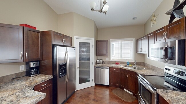 Photo - 11569 B-115677 77 Ave