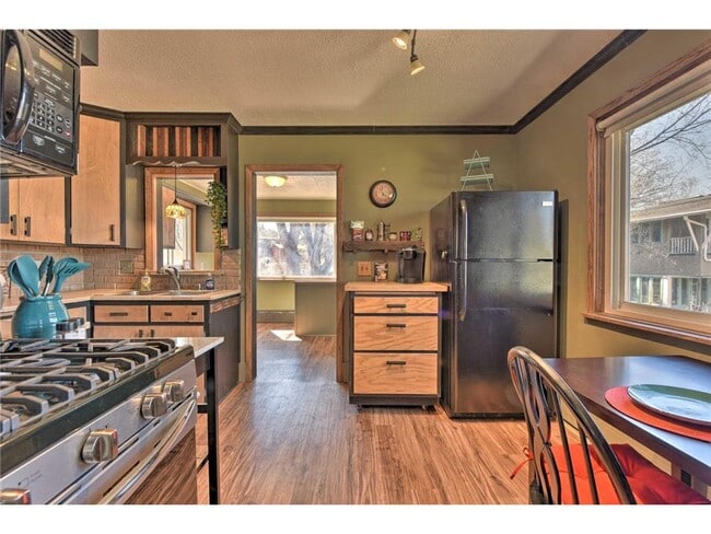 Photo - 108 2nd St S