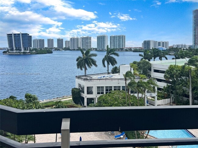 Building Photo - 3600 Mystic Pointe Dr Unit 604