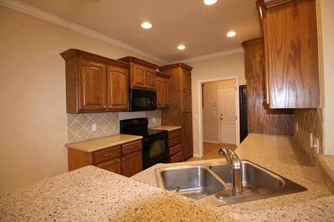 Photo - Cute 3 Bed Duplex In Yukon